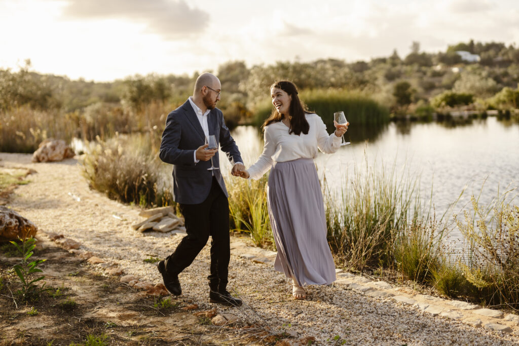 Engagement photoshoot in vinyard with pond in Algarve, Portugal