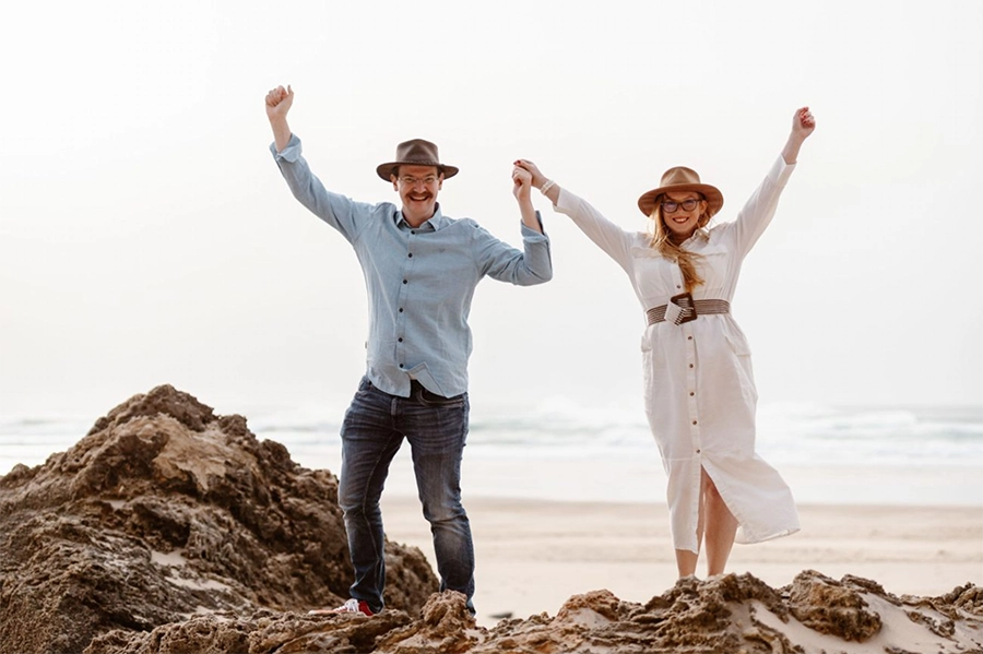 Linen outfits engagement photos portugal