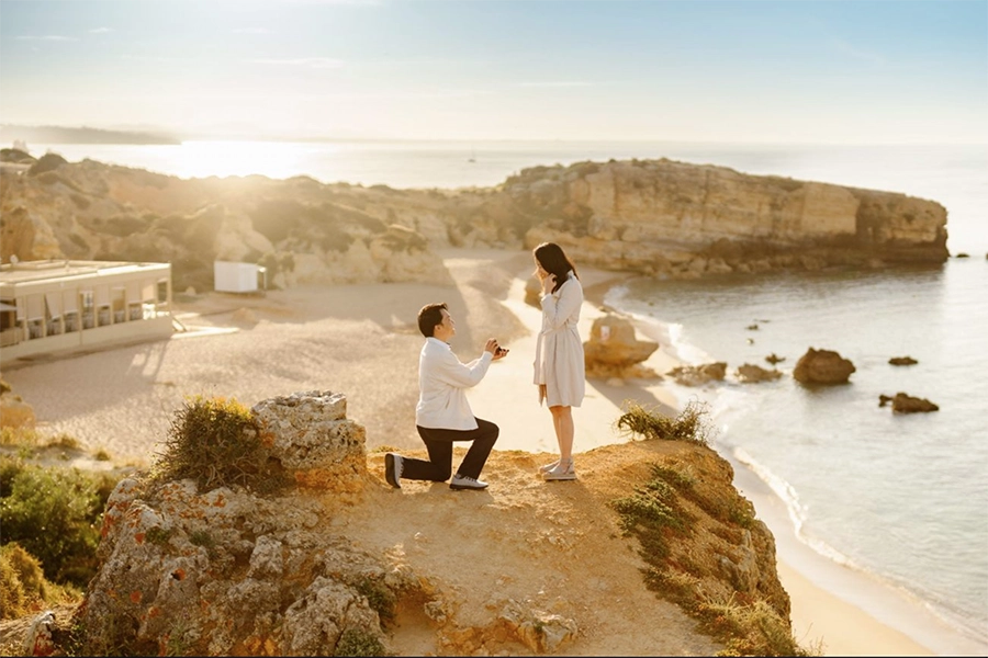 what to wear engagement photos algarve beach Portugal