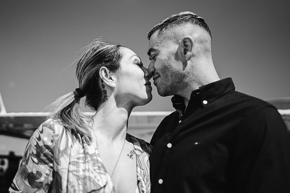 engagement session algarve portugal couple kissing