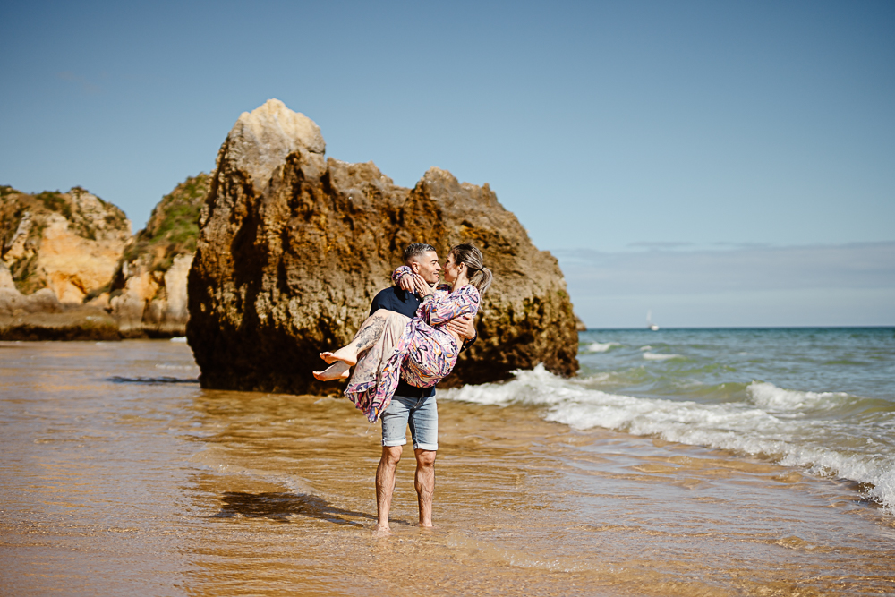 sunrise vs sunset engagement photos algarve couple on cliffs
